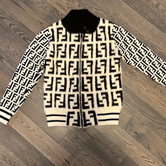 Sweater - Picture 1 of 4